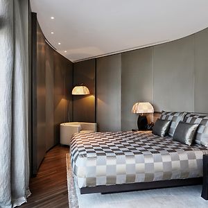 Suite executive
